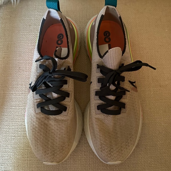 Nike React Infinity Run Flyknit sneakers size 9.5 - Picture 4 of 6